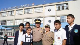 Polic&iacute;a Nacional refuerza la seguridad en diversos colegios p&uacute;blicos de Lima, en horas de ingreso y salida de alumnos