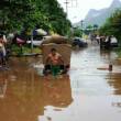 Personal de la Red de Salud del Huallaga brind&oacute; ayuda a damnificados por desborde de r&iacute;o, en la regi&oacute;n San Mart&iacute;n - Se registraron 341 viviendas da&ntilde;adas, 5 instituciones educativas, un templo, 8 kil&oacute;metros de carretera, un puente y 60 hect&aacute;reas de cultivos afectados.
