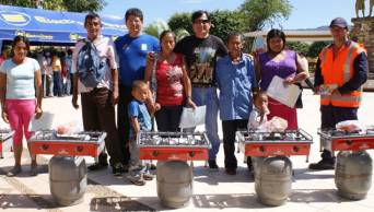 Entregan 22, 597 cocinas y balones de gas a familias de escasos recursos en comunidades de Loreto y San Mart&iacute;n