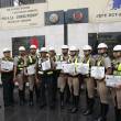 Distinguen a 40 Polic&iacute;as de Tr&aacute;nsito conocidos como "Los Incorruptibles" por rechazar sobornos de malos conductores - Les entregaron recordatorios y diplomas por su meritoria actitud que contribuye a elevar el prestigio institucional y a recuperar la confianza ciudadana en la labor policial.