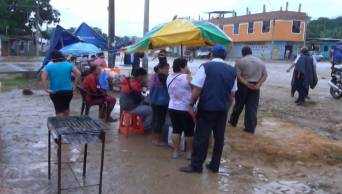 Vendedores ambulantes de comida fueron desalojados pac&iacute;ficamente del frontis del Hospital de EsSalud de Tarapoto