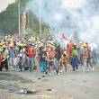 Ordenan prisi&oacute;n preventiva contra 15 presuntos mineros ilegales por bloquear la carretera interoce&aacute;nica, en Madre de Dios - Juzgado Penal dispuso el inmediato internamiento de los procesados en el Penal de Puerto Maldonado, por un plazo de siete meses, seg&uacute;n se inform&oacute;