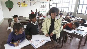 Docentes contratados en los colegios p&uacute;blicos del pa&iacute;s recibir&aacute;n bono de 100 nuevos soles, a partir de Agosto