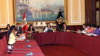 Comisi&oacute;n de la Mujer y Familia del Congreso aprobar&aacute; iniciativa para facilitar adopci&oacute;n de menores en abandono