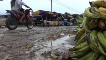 Exigen al municipio provincial de San Mart&iacute;n, rehabilitar v&iacute;as de acceso al mercado Tres de Tarapoto que est&aacute;n en mal estado