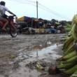 Exigen al municipio provincial de San Mart&iacute;n, rehabilitar v&iacute;as de acceso al mercado Tres de Tarapoto que est&aacute;n en mal estado - Comerciantes del centro de abastos esperan atenci&oacute;n inmediata de  las autoridades ediles y piden reunirse con el alcalde Walter Gr&uacute;ndel Jim&eacute;nez