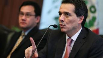 El 2015 crecimiento de Per&uacute; tendr&aacute; impulso fiscal de 1.4% del PBI, se&ntilde;al&oacute; el ministro de Econom&iacute;a, Alonso Segura