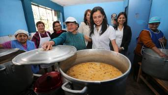 El gobierno mejorar&aacute; m&aacute;s de 13 mil comedores populares en todo el pa&iacute;s, asegur&oacute; la primera Dama Nadine Heredia