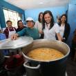El gobierno mejorar&aacute; m&aacute;s de 13 mil comedores populares en todo el pa&iacute;s, asegur&oacute; la primera Dama Nadine Heredia - Durante la entrega de equipos semi industriales y utensilios al comedor popular Inmaculada Concepci&oacute;n, del distrito de Villa El Salvador, en Lima