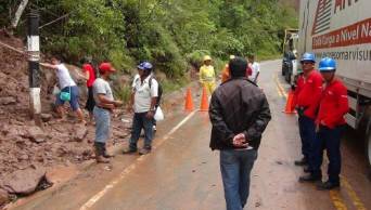Desesperaci&oacute;n entre transportistas varados en km. 17 de la carretera Tarapoto �Yurimaguas, por falta de alimentos