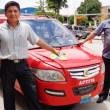 En Moyobamba, causa sensaci&oacute;n novedoso motocarro con un ingenioso y moderno dise&ntilde;o de un peque&ntilde;o autom&oacute;vil - Con capacidad para 5 pasajeros, forma parte de una flota de 100 veh&iacute;culos que estar&aacute;n a la venta a precio de promoci&oacute;n de 12 mil 500 nuevos soles.