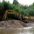 Municipalidad Provincial de San Mart&iacute;n ejecuta labores de protecci&oacute;n de l&iacute;nea de conducci&oacute;n de agua potable - Para evitar la erosi&oacute;n de las tuber&iacute;as de conducci&oacute;n por efecto de las graves inundaciones que afectan la regi&oacute;n a causa de las fuertes lluvias.