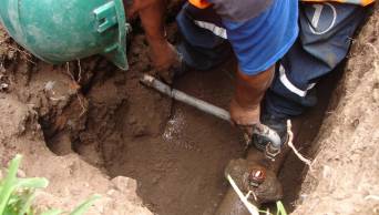 Gracias a denuncia de vecinos detectan conexiones clandestinas de agua en dos sectores de Moyobamba
