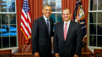 Pol&iacute;tica migratoria de Barack Obama beneficiar&aacute; a medio mill&oacute;n de peruanos que viven en EE.UU. de manera irregular