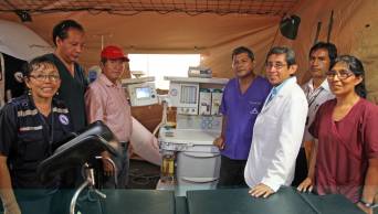 Ministro de Salud entreg&oacute; equipos m&eacute;dicos y medicinas al Hospital de Pichanaki, para reforzar los servicios de atenci&oacute;n