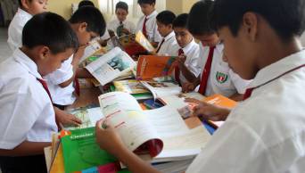 Piden al Minedu y a Indecopi mayor supervisi&oacute;n y control para frenar abusivos negociados en venta de textos escolares