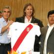 Ricardo Gareca es el director t&eacute;cnico de la selecci&oacute;n peruana de f&uacute;tbol y asume reto de clasificarnos al Mundial de Rusia 2018 - El argentino conoce bien el f&uacute;tbol peruano, dirigi&oacute; al Club Universitario de Deportes en el 2007 y 2008, siendo campe&oacute;n del Apertura 2008