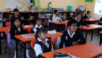 Escolares de inicial, primaria y secundaria de ocho regiones del pa&iacute;s inician el A&ntilde;o Escolar 2015 con nuevo mobiliario