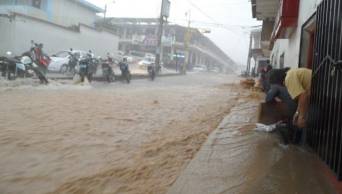 Lluvias dejan casi 23 mil damnificados, m&aacute;s de 30 mil casas afectadas y 43 muertos, en casi todas las regiones del pa&iacute;s