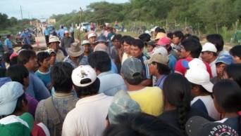 Pobladores de diversas comunidades de la margen izquierda del r&iacute;o Mayo exigen la inmediata rehabilitaci&oacute;n de carreteras y puentes