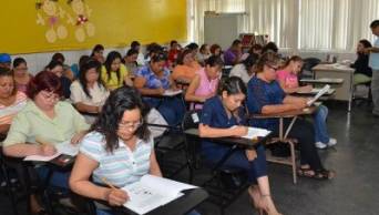 Docentes que ocupen primeros lugares en pr&oacute;ximo Concurso de Nombramiento recibir&aacute;n un bono de 18 mil nuevos soles