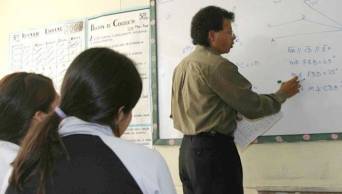 Aprueban mecanismos para contratar maestros en localidades dispersas de San Mart&iacute;n y otras 12 regiones del pa&iacute;s