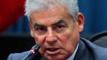 No hay una mirada clara sobre la importancia de la descentralizaci&oacute;n, sostiene expremier C&eacute;sar Villanueva