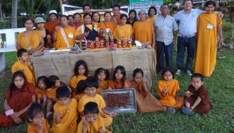 Mujeres emprendedoras del VRAEM ofertaron deliciosos derivados del cacao en la Feria Nacional Agropecuaria del Centro Expo Yauris 2015