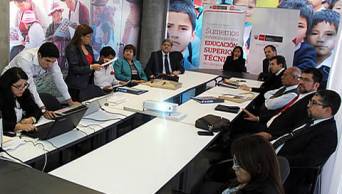 Director de la instituci&oacute;n H&eacute;roes del Cenepa, de Ucayali,  entre los ganadores del Concurso "Tukuy Ruraq Amauta 2015"