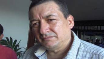 Uso de chalecos para motociclistas es rid&iacute;culo, sostiene el Congresista Rolando Re&aacute;tegui
