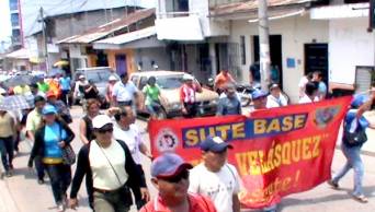 Maestros en huelga desde hace 20 d&iacute;as marcharon por las calles de Tarapoto y realizaron plant&oacute;n frente a la UGEL San Mart&iacute;n