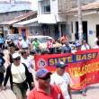 Maestros en huelga desde hace 20 d&iacute;as marcharon por las calles de Tarapoto y realizaron plant&oacute;n frente a la UGEL San Mart&iacute;n - Afortunadamente, durante la movilizaci&oacute;n de los docentes huelguistas no se registr&oacute; inconvenientes y todo se realiz&oacute; de manera pac&iacute;fica, seg&uacute;n se inform&oacute;.