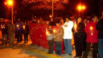 Maestros que acatan un paro indefinido en San Mart&iacute;n realizaron vigilia, en la Plaza de Armas de Tarapoto