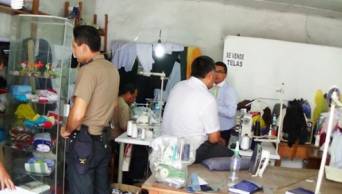 Intervinieron dos tiendas donde vend&iacute;an ponchos con el logo del Gobierno Regional de San Mart&iacute;n (GORESAM)