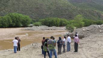 Polic&iacute;a de Medio Ambiente  clausura empresas que extraen arena atentando contra el r&iacute;o Huallaga
