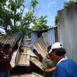 Entregan ayuda a damnificados por fuertes vientos y lluvias registrados en el Caser&iacute;o Peruate, de la regi&oacute;n San Mart&iacute;n - Tras haber pernoctado en viviendas de parientes y vecinos, varias familias damnificadas retornaron a sus casas luego que &eacute;stas fueran rehabilitadas