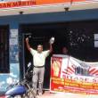Trabajadores Administrativos del Sector Educaci&oacute;n realizaron "Marcha del Cacerolazo" por las calles de Tarapoto - Los manifestantes llegaron hasta la sede de la Unidad de Gesti&oacute;n Educativa Local de San Mart&iacute;n, donde improvisaron un mitin de protesta.