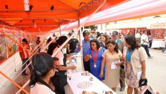 J&oacute;venes microempresarios de San Mart&iacute;n exponen en la I Feria Regional de Emprendimientos "Expojoven 2015"