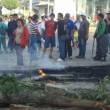 Madereros de Iquitos inician paro de 48 horas para exigir derogatoria de Normas 1220 y 1237, de la Ley Forestal que los pone al nivel de traficantes, seg&uacute;n indicaron - Durante este primer d&iacute;a del paro de 48 horas, cientos de manifestantes bloquearon la avenida La Marina con troncos y llantas, seg&uacute;n se inform&oacute;