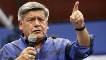 C&eacute;sar Acu&ntilde;a dijo que, si gana las Elecciones, implementar&aacute; Programa Nacional de Saneamiento F&iacute;sico Legal, para entrega de t&iacute;tulos de propiedad