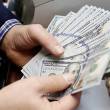 Expertos hacen algunas recomendaciones ante el alza del d&oacute;lar, que podr&iacute;a alcanzar este a&ntilde;o los 3.60 soles - Se&ntilde;alan que los bancos deber&iacute;an tomar algunas previsiones como por ejemplo, no tener deudas en d&oacute;lares y cubrirse con forwards.