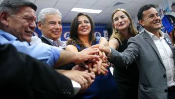 C&eacute;sar Acu&ntilde;a anunci&oacute; que si llega al gobierno promover&aacute;, junto a C&eacute;sar Villanueva, una verdadera descentralizaci&oacute;n del pa&iacute;s