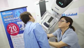 EsSalud puso en servicio en Hospital de Iquitos mam&oacute;grafo digital 3D, que permite detectar c&aacute;ncer de mama en s&oacute;lo 4 segundos