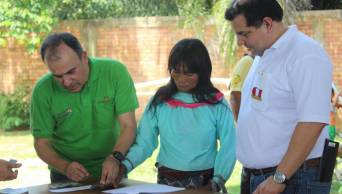 Familias shipibo-konibos y ash&aacute;ninkas de Ucayali reciben primer incentivo de 200 soles del Programa Social Juntos
