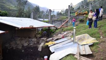 Vientos huracanados afectaron a m&aacute;s de un centenar de viviendas y varias aulas de colegios, en Nueva Cajamarca