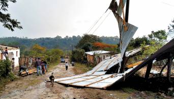 Coordinan ayuda para 46 familias damnificadas y 8 afectadas por fuertes vientos y lluvias, en San Mart&iacute;n
