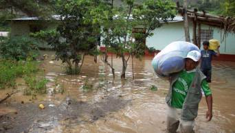 R&iacute;o Huallaga est&aacute; cerca de nivel cr&iacute;tico y amenaza con arrasar con cultivos y decenas de centros poblados, en San Mart&iacute;n