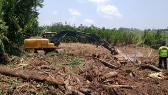 GORESAM, con apoyo de la Municipalidad Provincial de Moyobamba rehabilit&oacute; el Puente Indoche restableciendo el tr&aacute;nsito en la zona