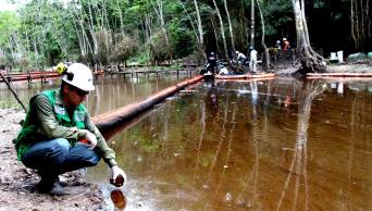 PETROPER� asegura que derrame no afecta a cuerpos de agua en Loreto