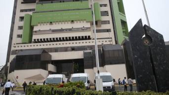 Trasladan a Lima a delincuentes que intentaron asaltar agencia bancaria en Iquitos